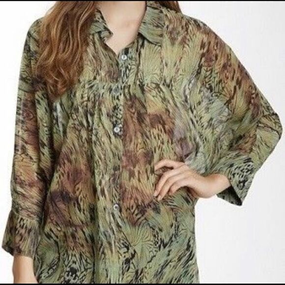 Da-Nang Collared Button Down 3/4 Sleeve Silk Top - Picture 4 of 13